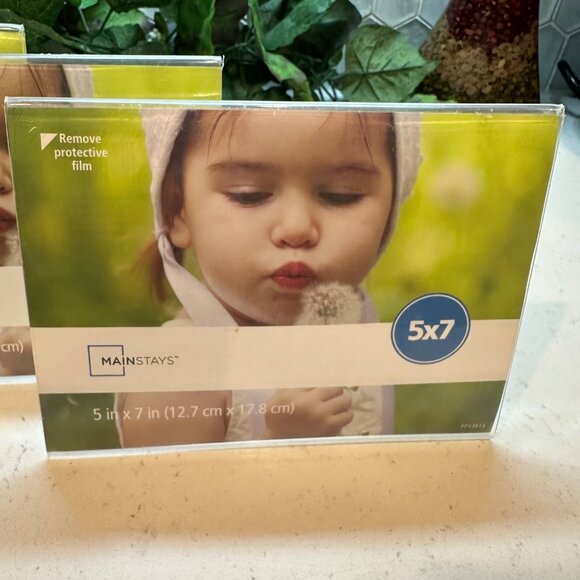 Mainstays 5x7 Clear Acrylic Picture Frames Set Of 3 - Picture 2 of 5